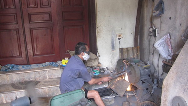 LÀNG RÈN ĐA SỸ
